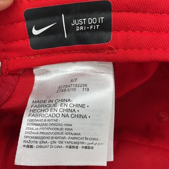 NWOT Nike Just Do It Dri-Fit Swoosh Baseball Hat Cap Youth KidsAge 4-7 Red Black - Picture 6 of 6